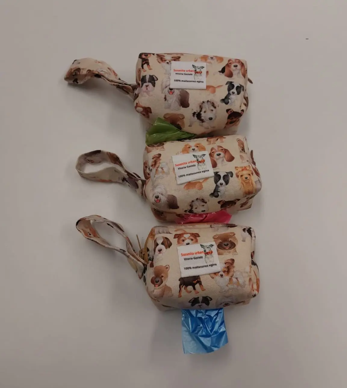 Bolso artesanal de edición limitada con diseño canino - Producto destacado